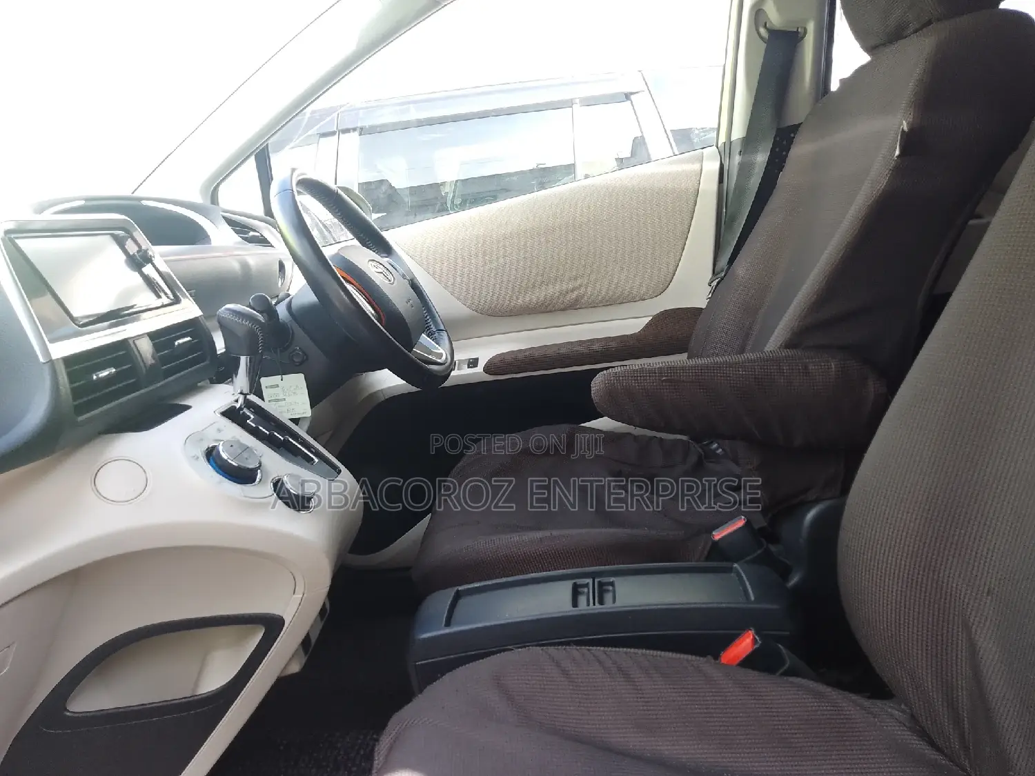 Toyota Sienta 1.5 FWD 2016 Green