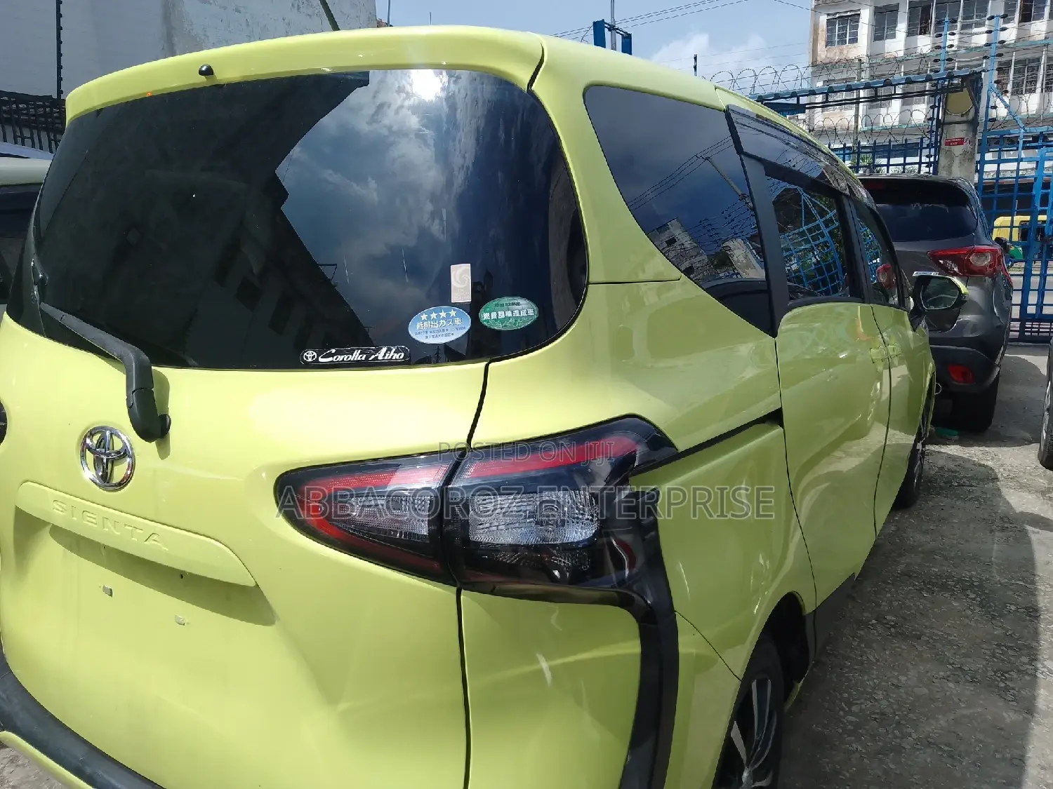 Toyota Sienta 1.5 FWD 2016 Green