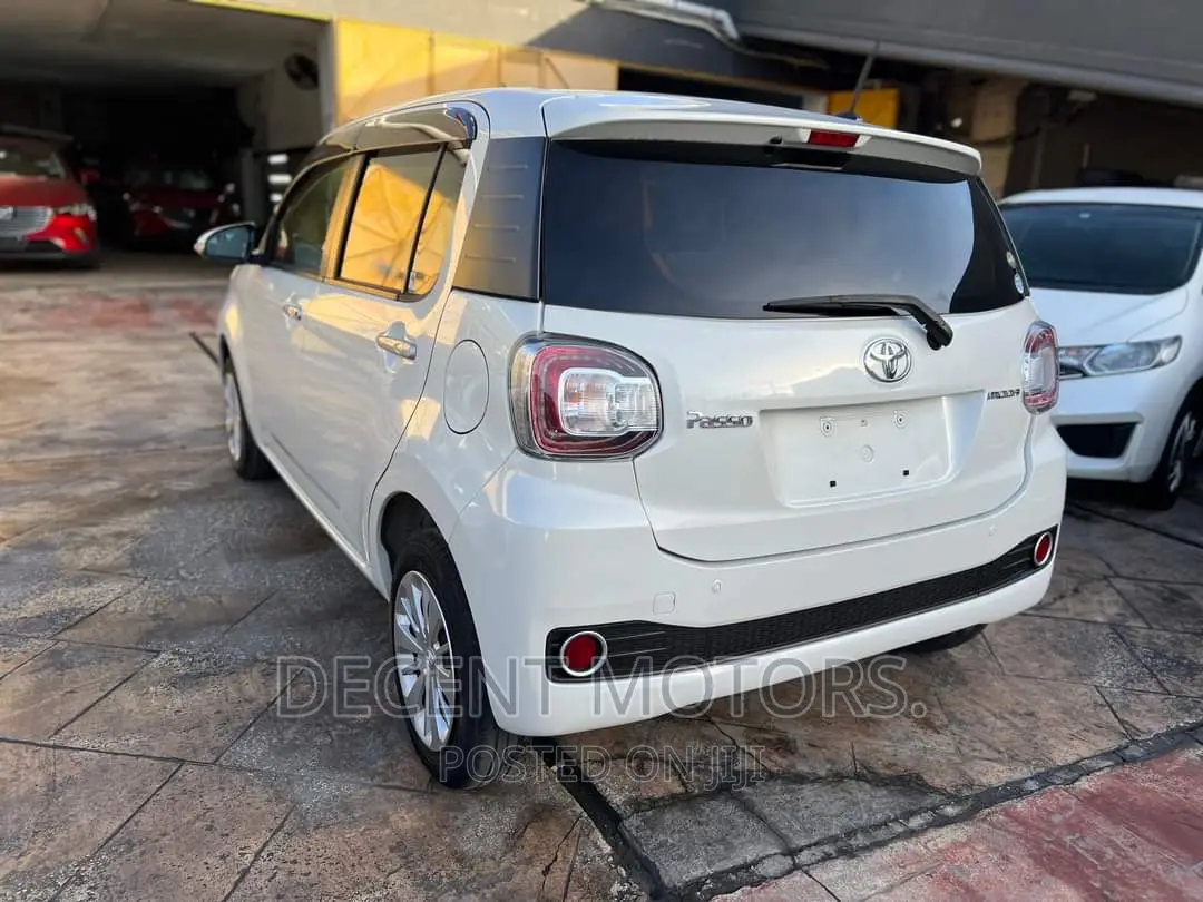 Toyota Passo 1.0 FWD 2017 White
