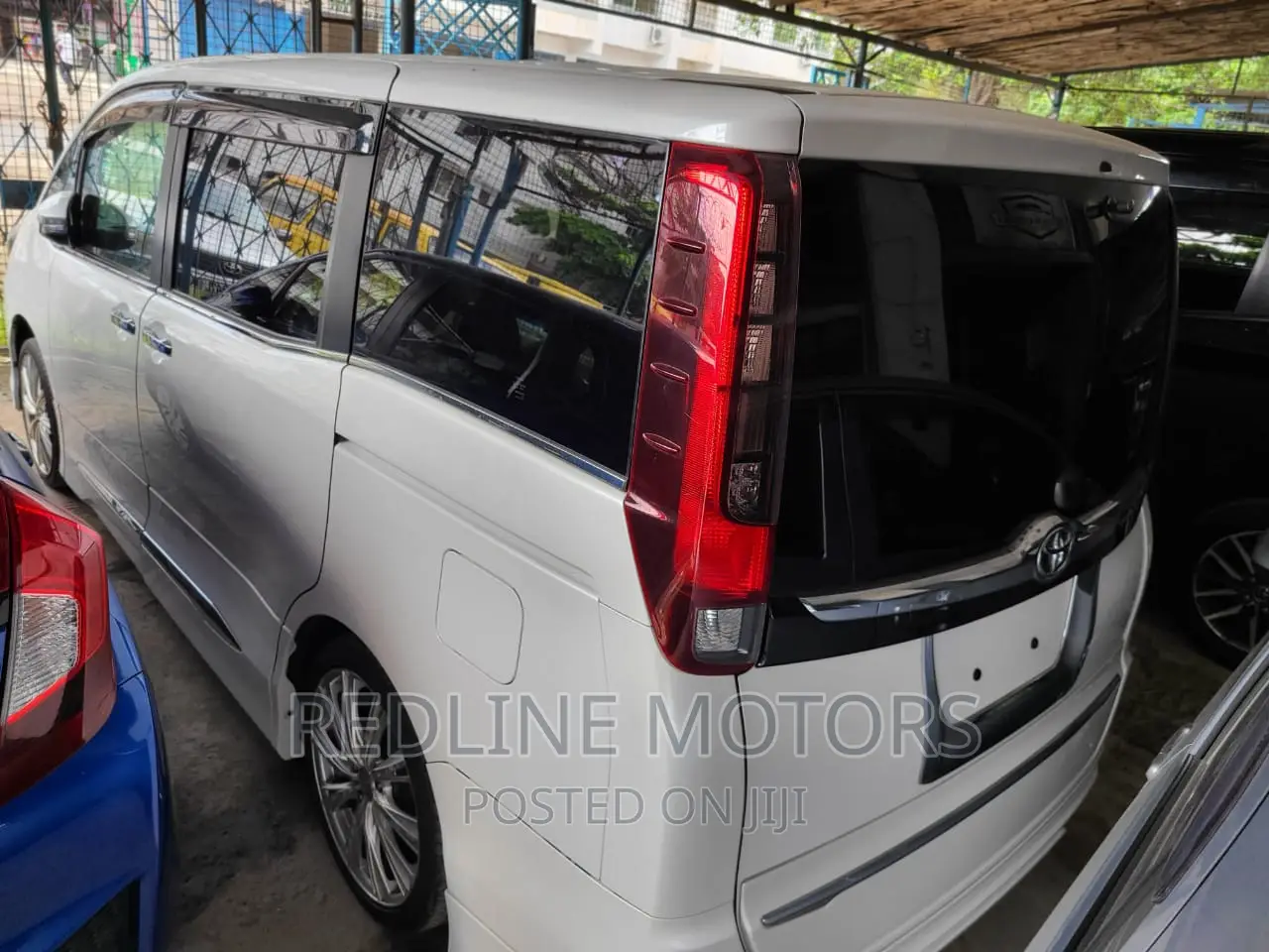 Toyota Esquire 2.0 AWD (7 seater) 2018 Pearl