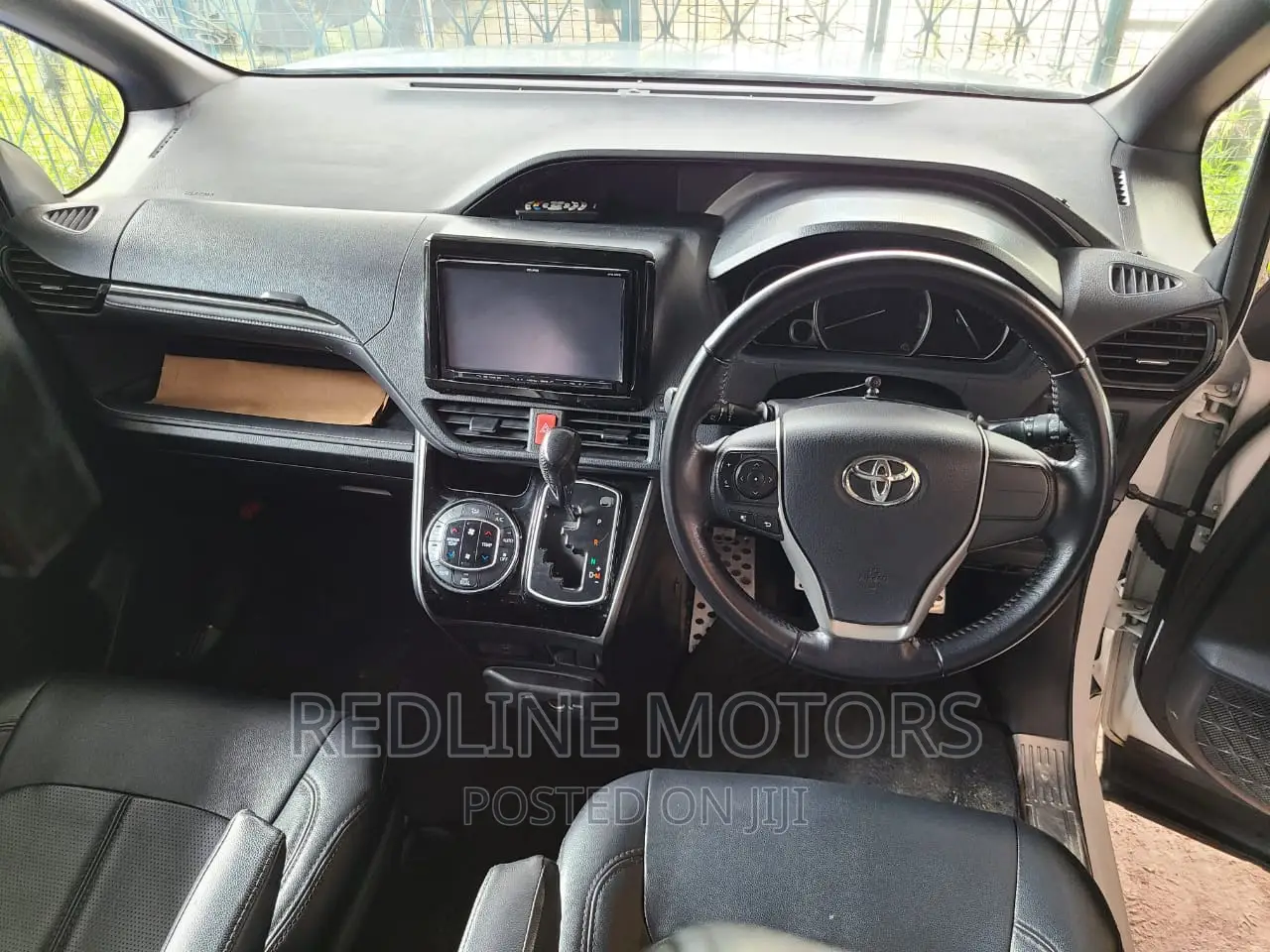 Toyota Esquire 2.0 AWD (7 seater) 2018 Pearl