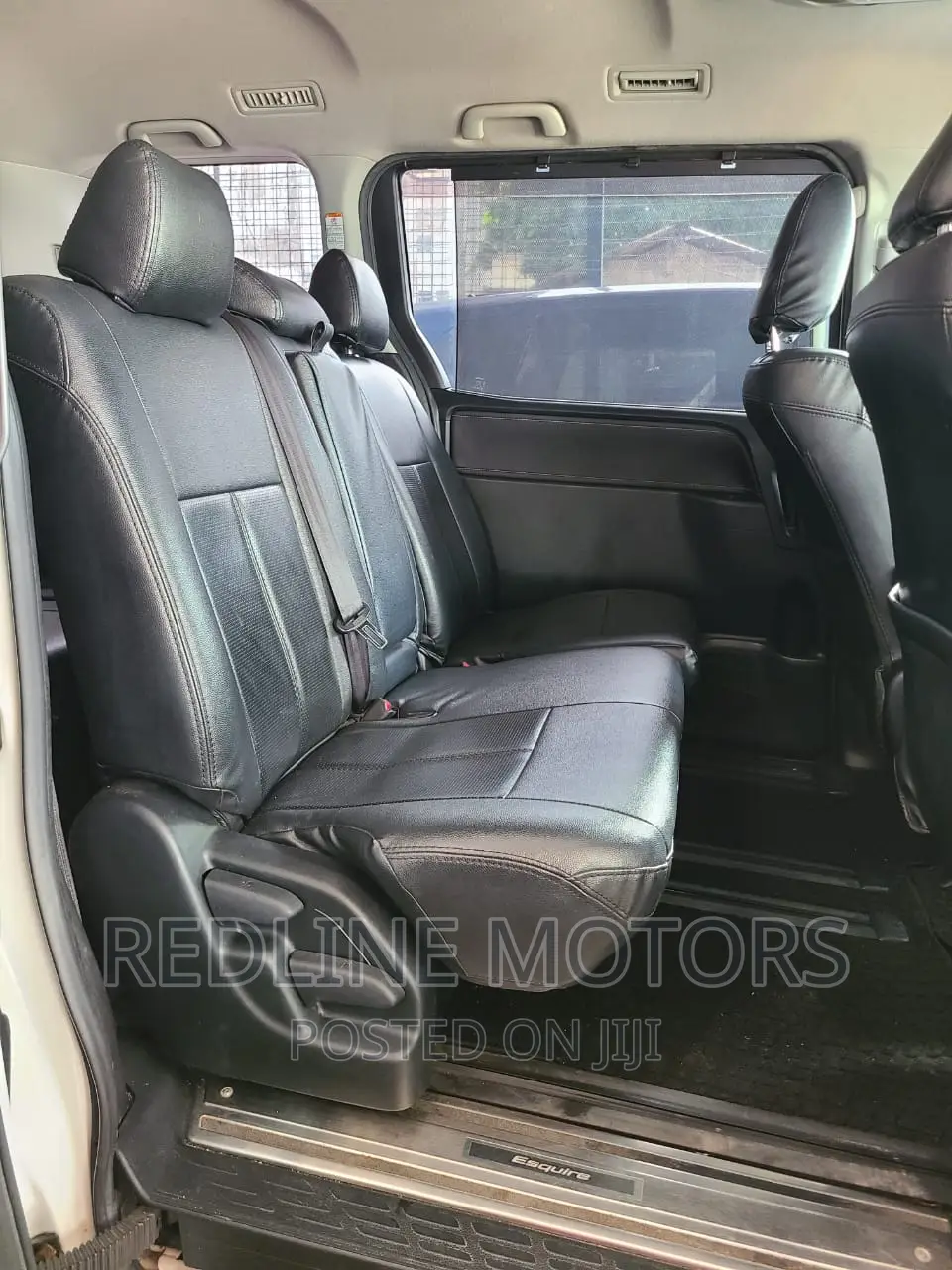 Toyota Esquire 2.0 AWD (7 seater) 2018 Pearl