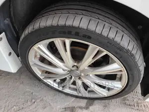 Toyota Esquire 2.0 AWD (7 seater) 2018 Pearl