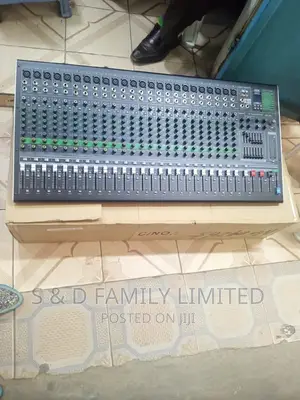 Soundcraft BE 26 Channels Plain Mixer
