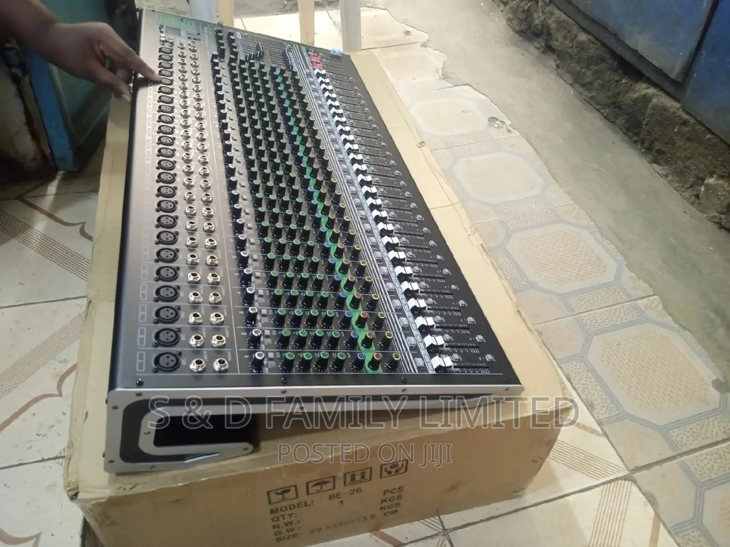 Soundcraft BE 26 Channels Plain Mixer