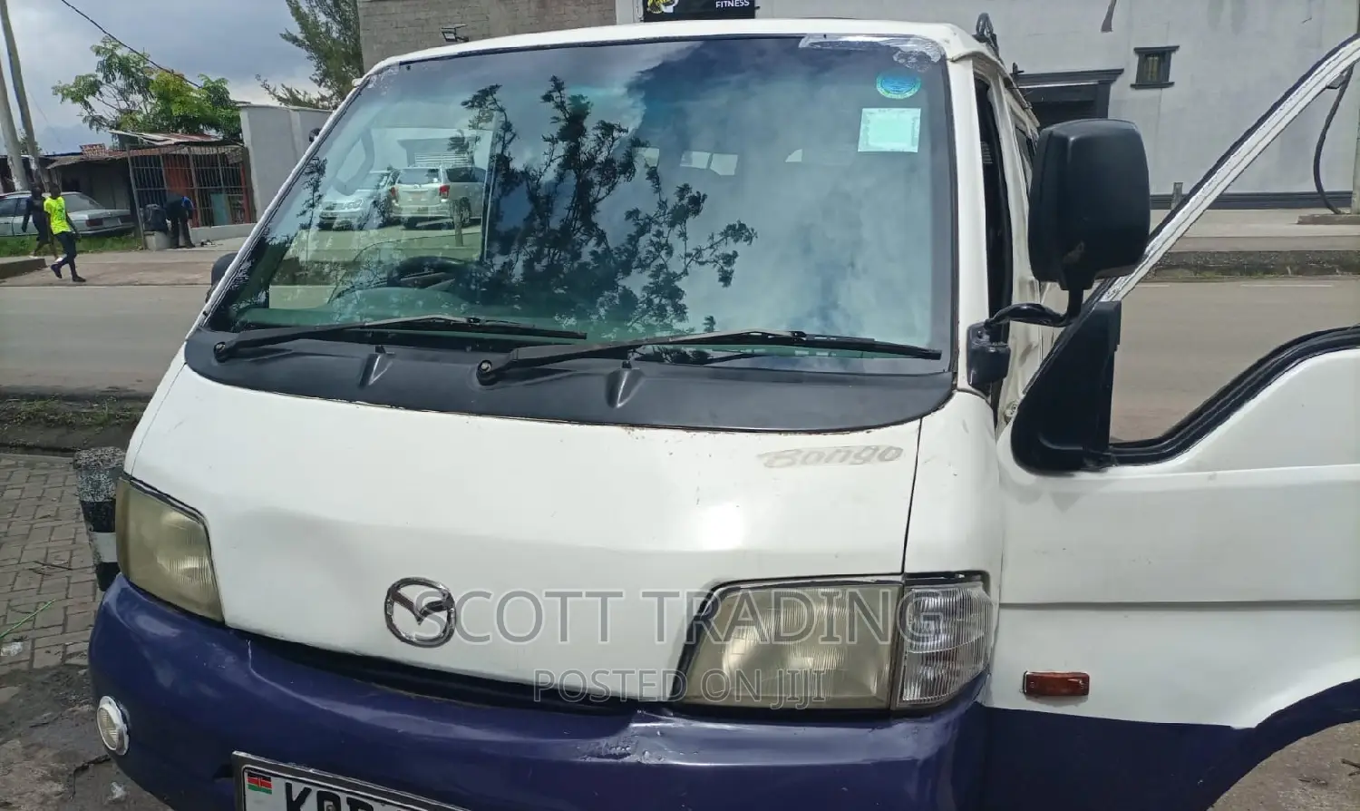 Mazda Bongo Front Windsreen