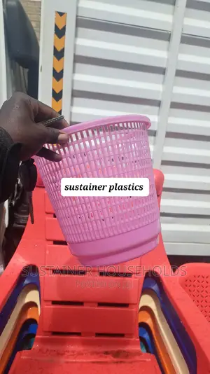 Plastic Dust Bin