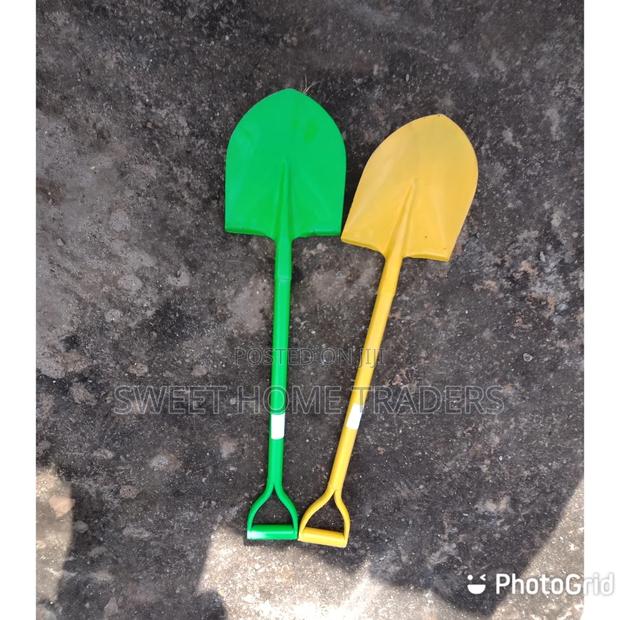 Generic Steel Shovels - main view