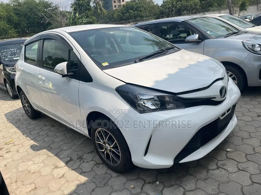 Toyota Vitz 2016 Pearl