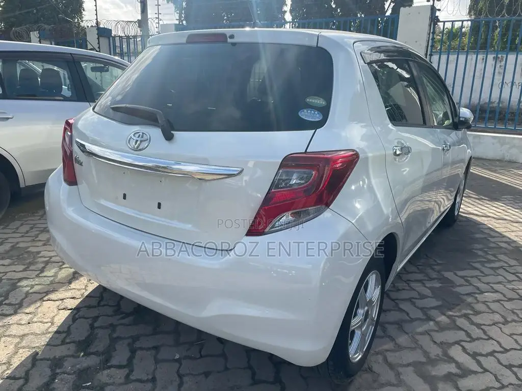 Toyota Vitz 2016 Pearl