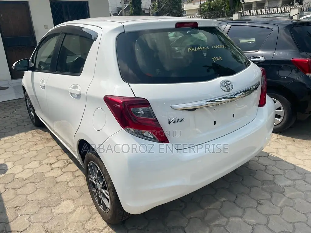 Toyota Vitz 2016 Pearl