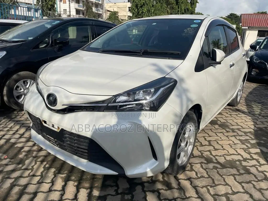 Toyota Vitz 2016 Pearl