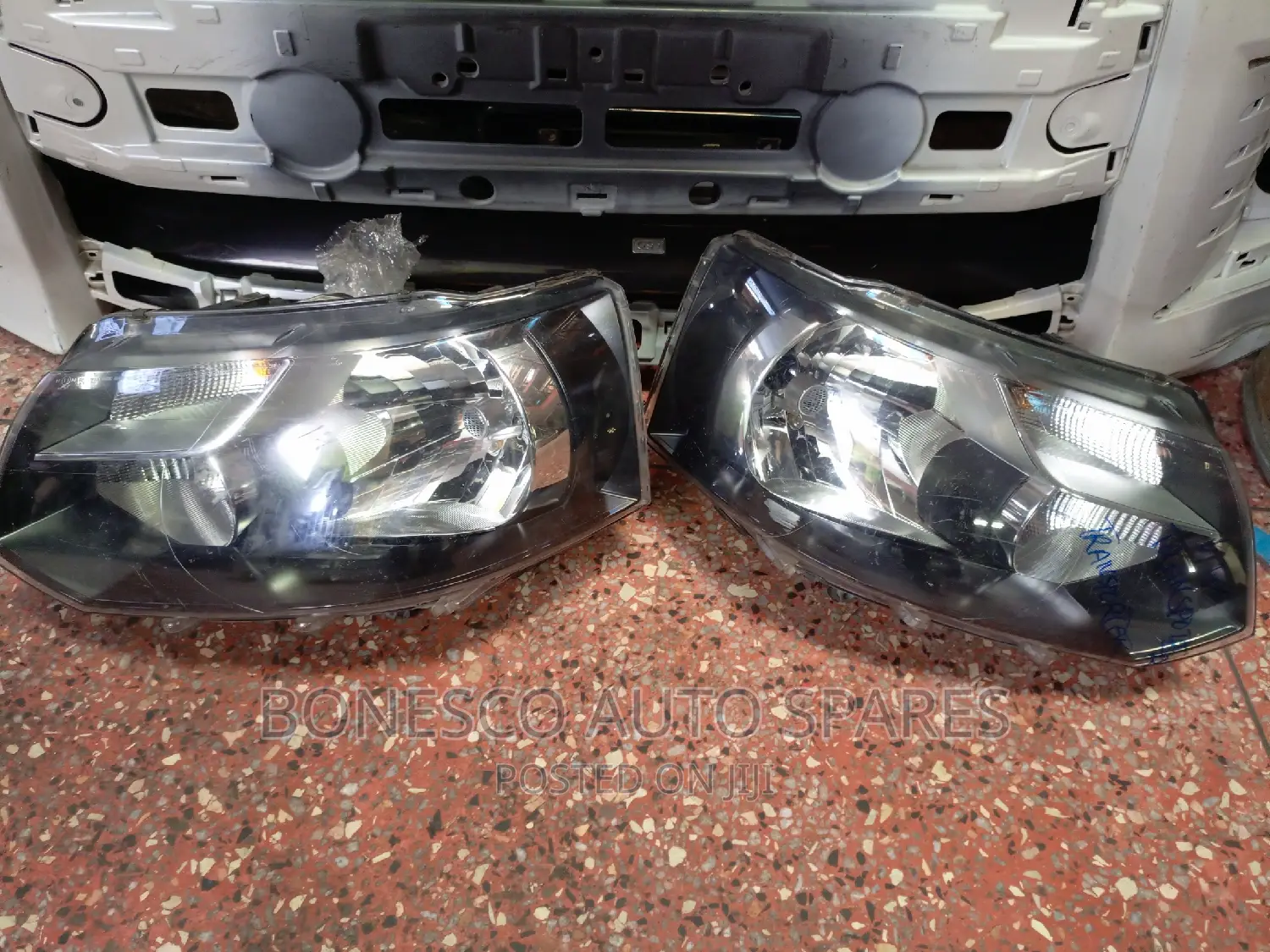 Volkswagen Transporter New Model Right Headlight Assembly