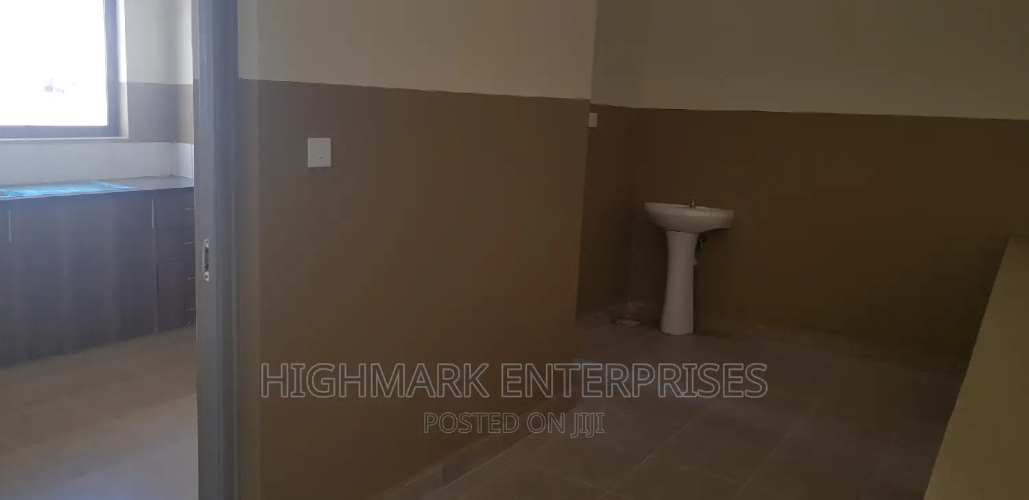 8500 Sq Feet Godown for Sale
