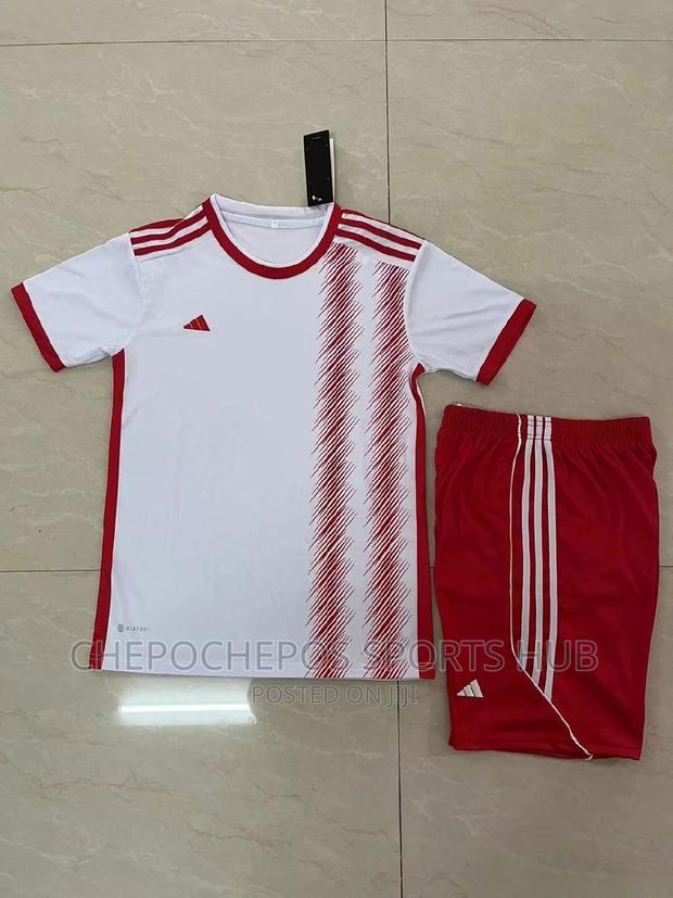 Red Quality Football Kits - thumbnail 3