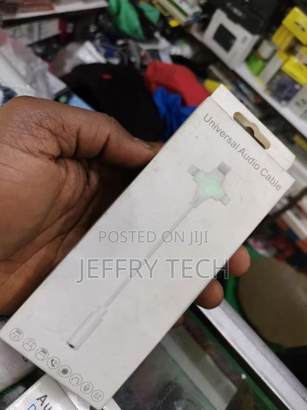 8-Pin Lightning USB Type-C to 3.5mm Headphone Jack Adapter - thumbnail 3