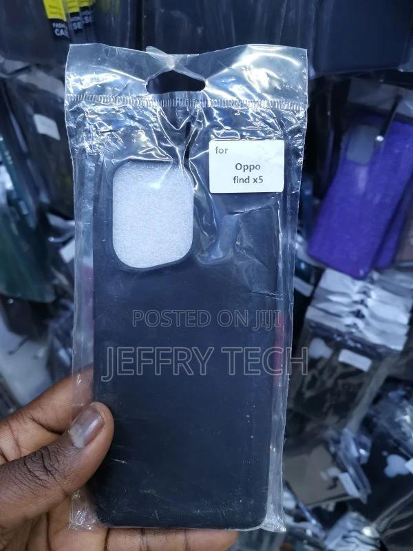 OPPO Find X5 Silicone Case - Black