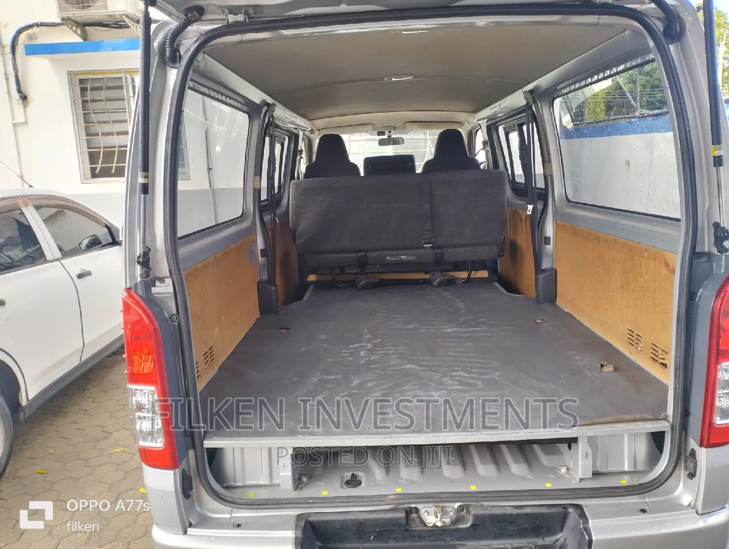 Toyota HiAce 2015 Silver