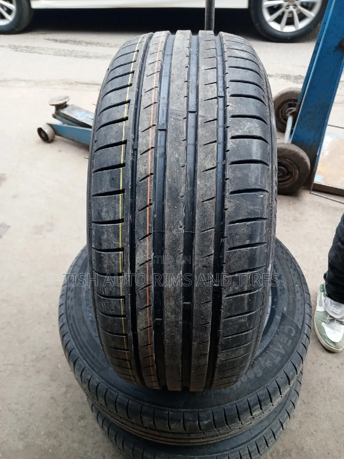 225/55r17 Ceat