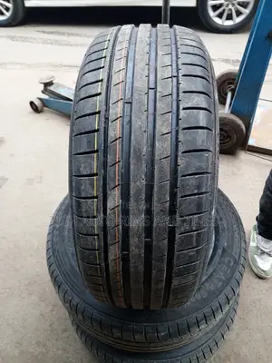 225/55r17 Ceat