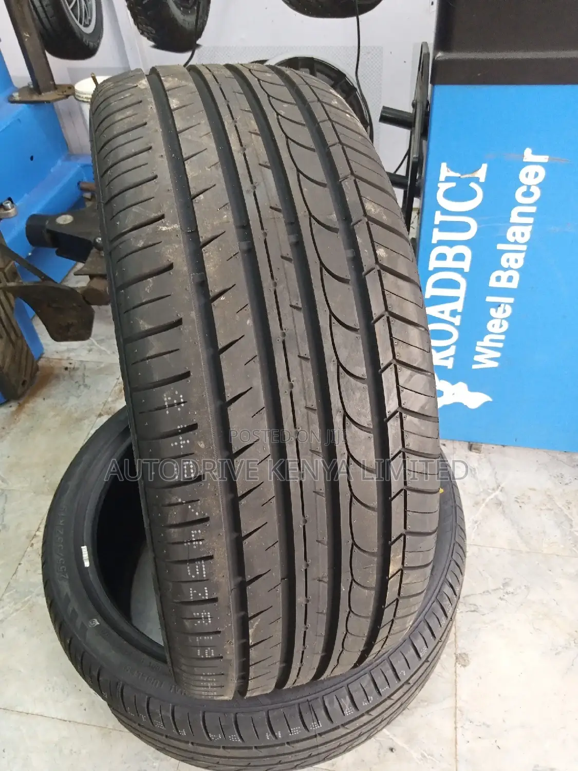 245/45r19 Blackhawk Tyre