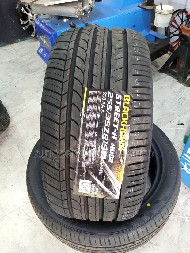 255/35r19 Blackhawk Tyre