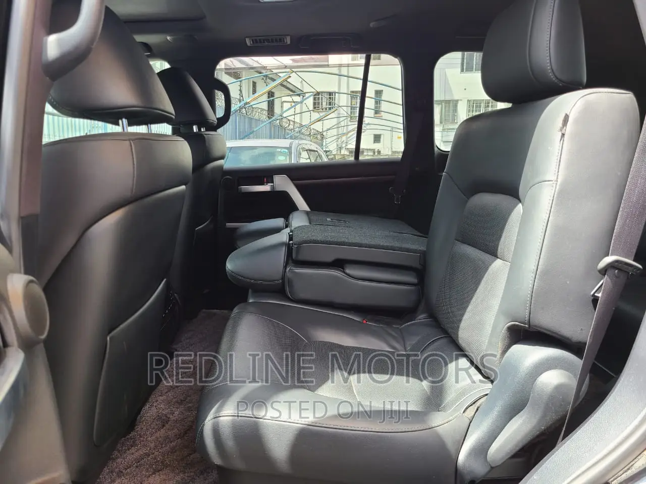 Toyota Land Cruiser 4.6 V8 AX 2016 Black