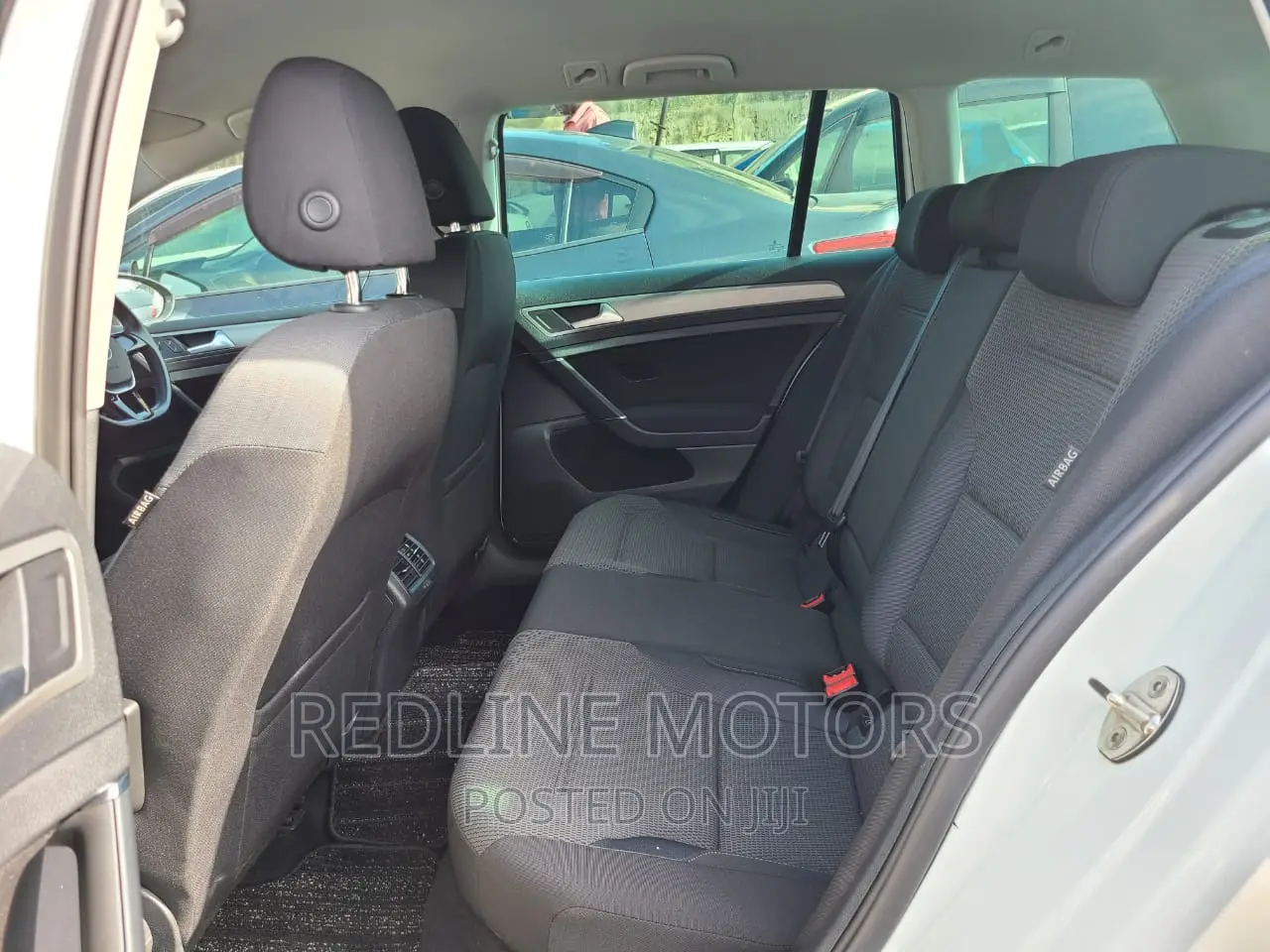 Volkswagen Golf TSI 2-Door FWD 2016 Pearl