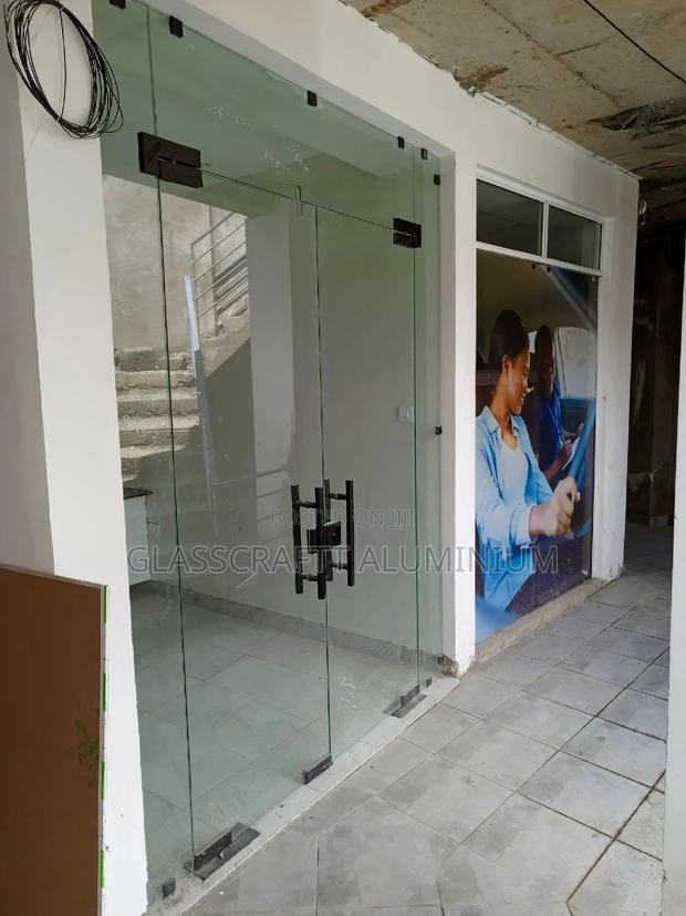 10mm Tempared Framless Door - thumbnail 2