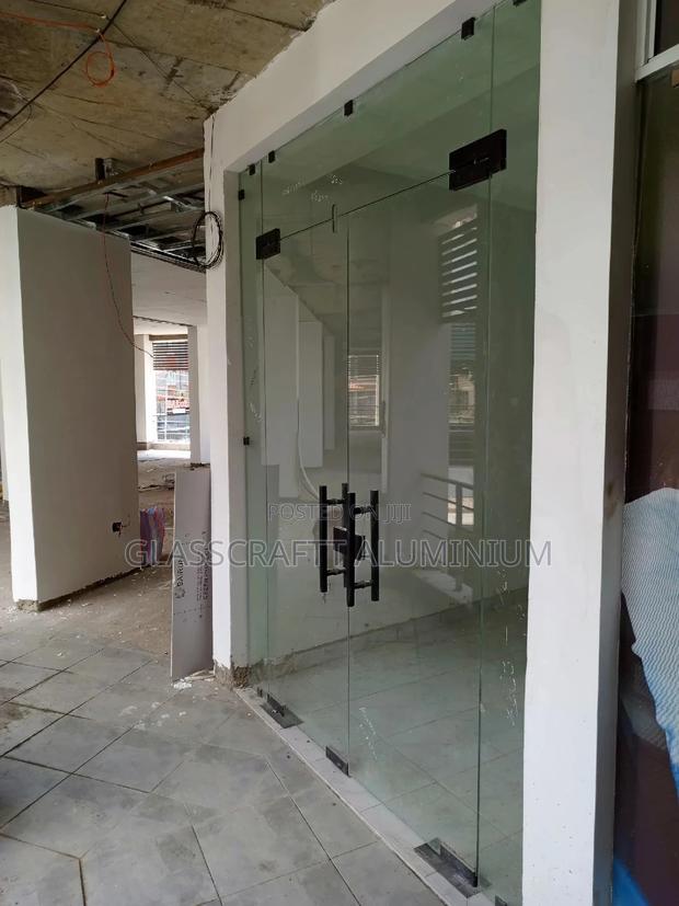 10mm Tempared Framless Door - thumbnail 4