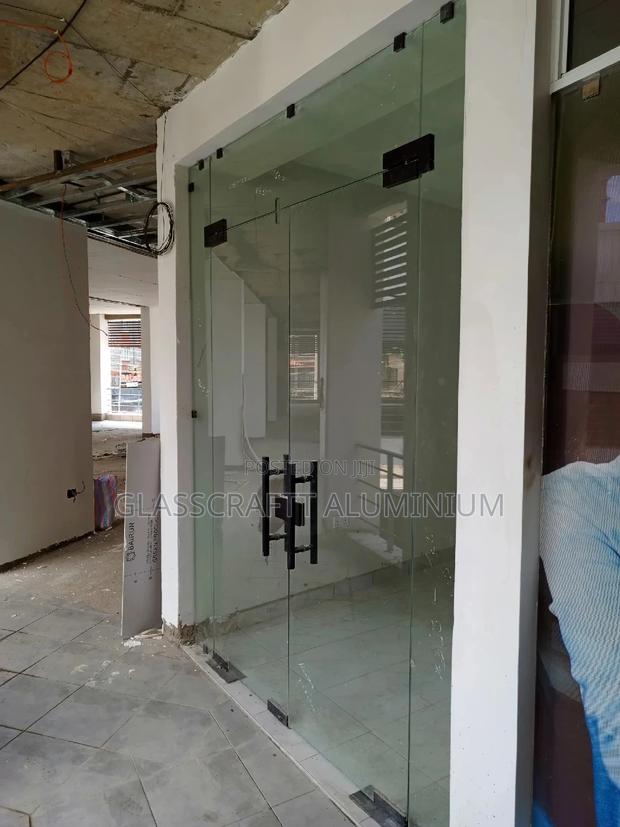 10mm Tempared Framless Door - thumbnail 5