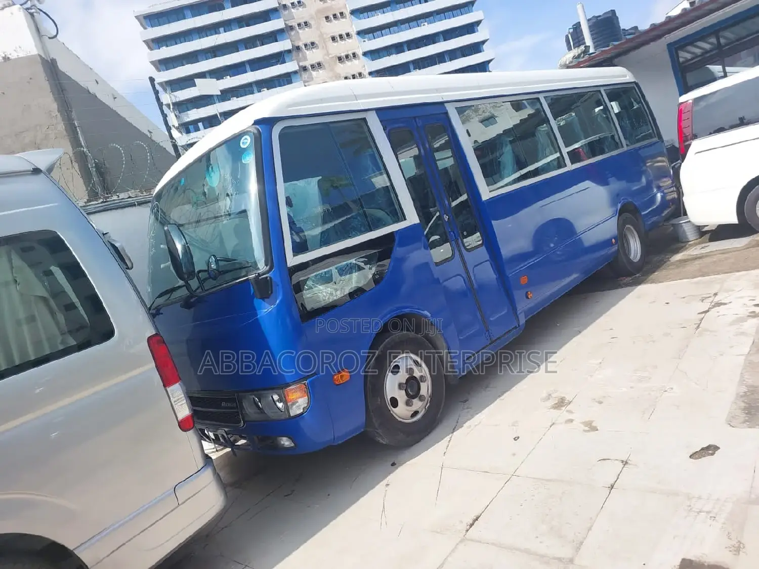 Mitsubishi Fuso Rosa 2016 Blue