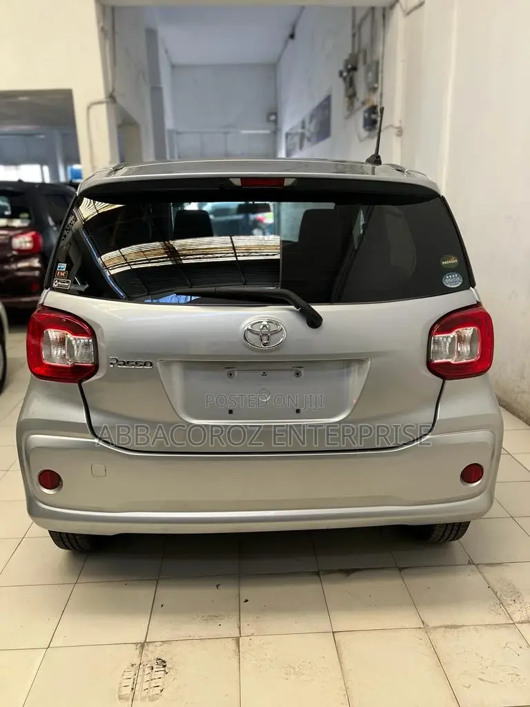 Toyota Passo 2016 Silver