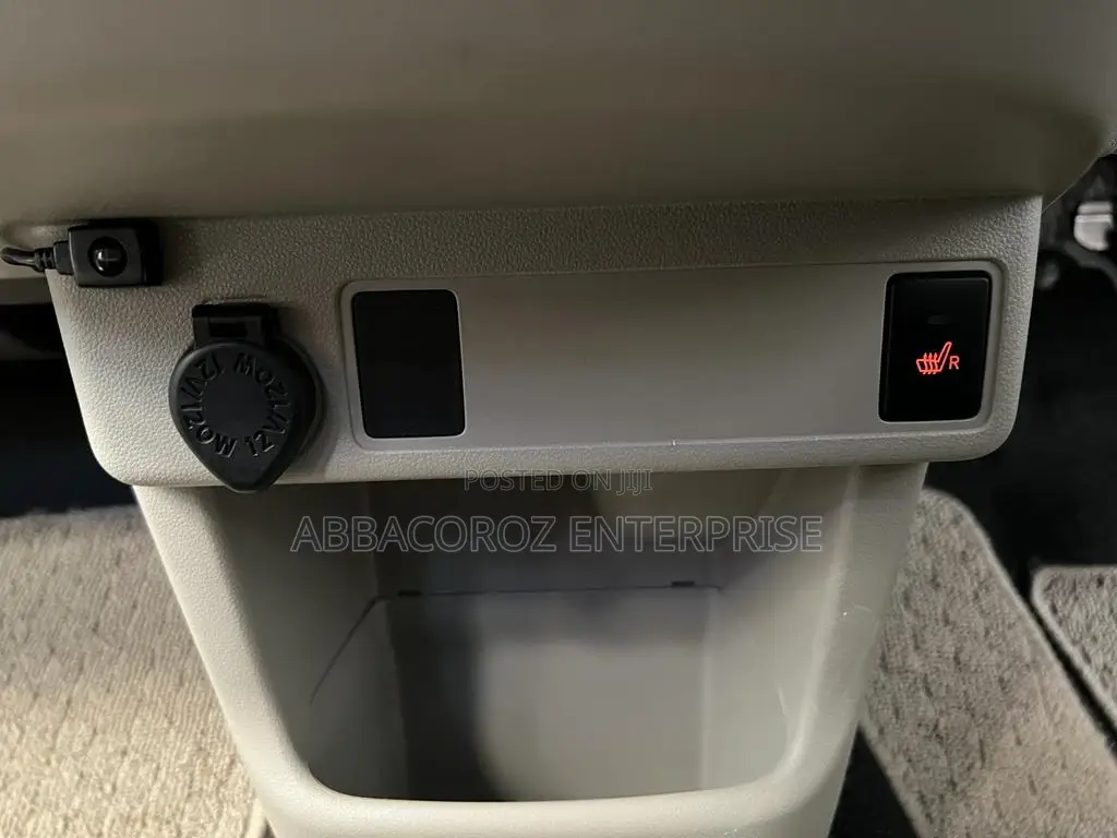 Toyota Passo 2016 Silver