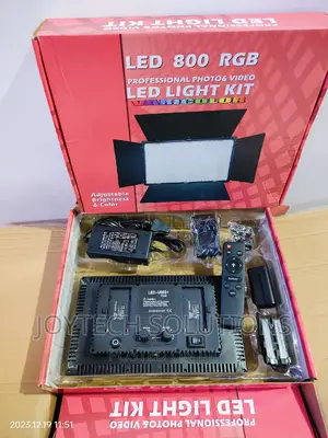 Pro Led 800 RGB Lights . 2 Batteries, Remote, Ac Adaptor