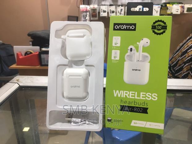 Oraimo Earbuds With Free Silicon Cover - main view