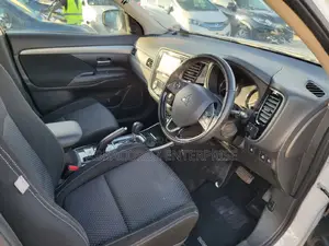 Mitsubishi Outlander 2017 Off white
