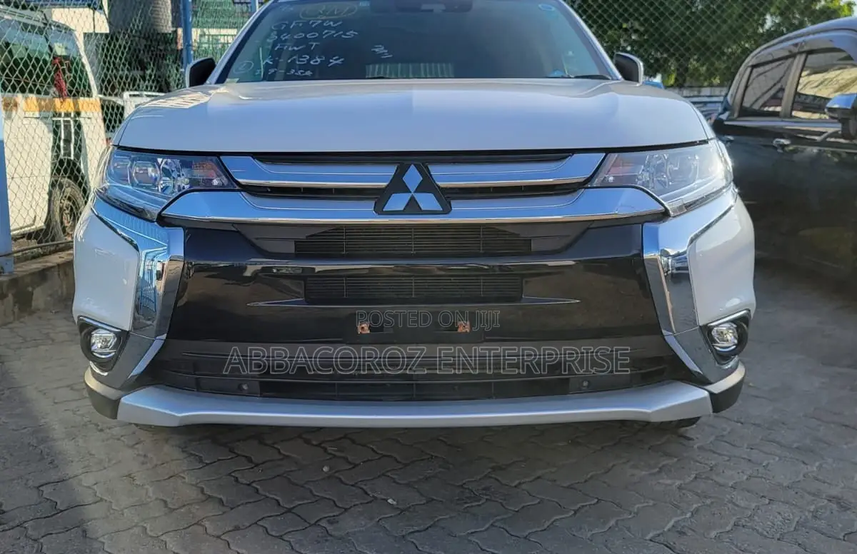 Mitsubishi Outlander 2017 Off white