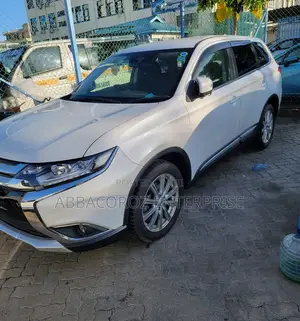 Mitsubishi Outlander 2017 Off white
