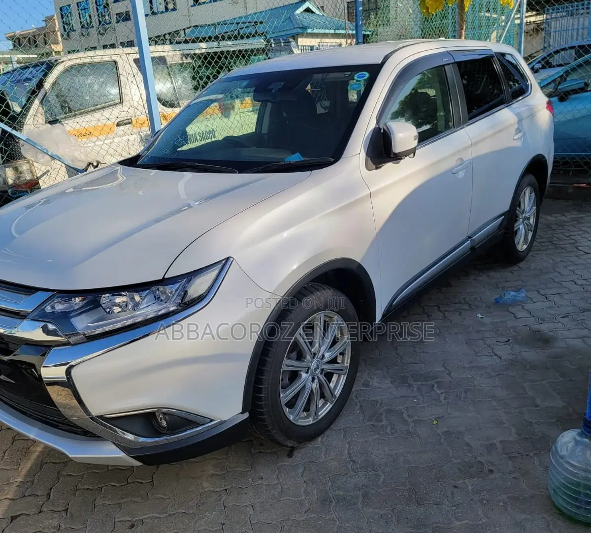 Mitsubishi Outlander 2017 Off white