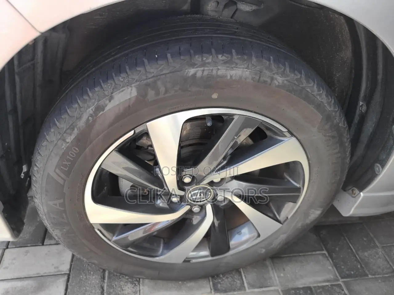 Toyota Harrier 2.0 2017 Silver