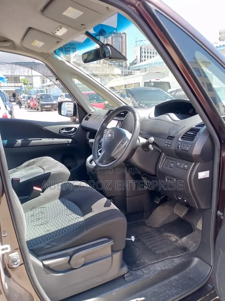 Nissan Serena 2016 Brown