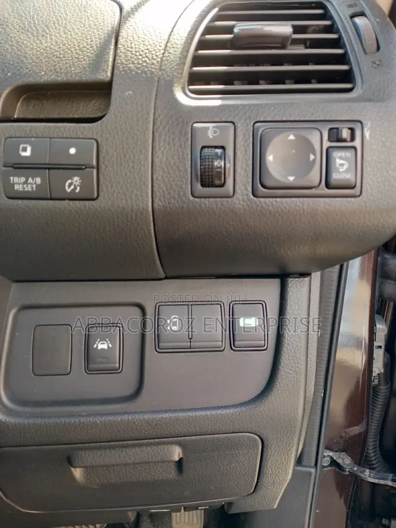 Nissan Serena 2016 Brown
