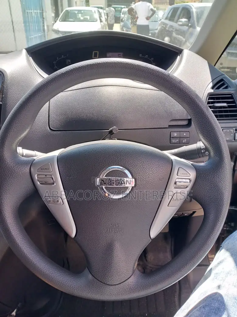 Nissan Serena 2016 Brown