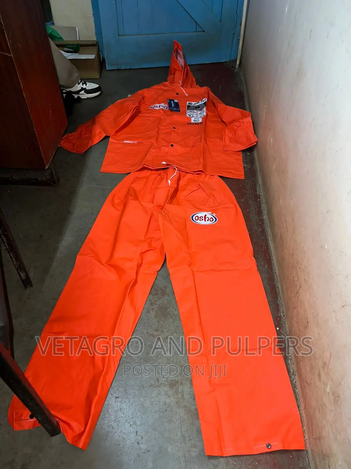 Osho Spray Suit/ Uniform