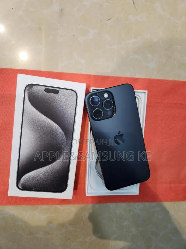 Apple iPhone 15 Pro Max 256 GB Black - main view