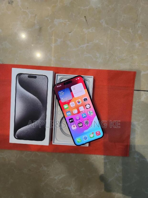 Apple iPhone 15 Pro Max 256 GB Black - thumbnail 2