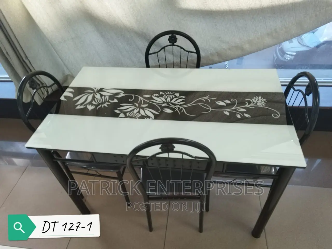 Imported Morden Dinning Table 4 Seater Top Glass