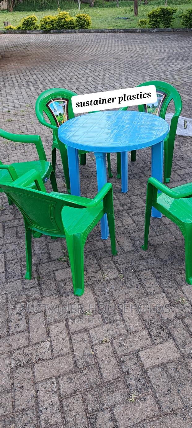 Plastic Round Table and 5 Flower Chairs - main view