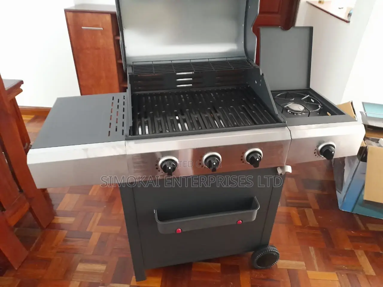 New 3 Burner BBQ With Side Burner